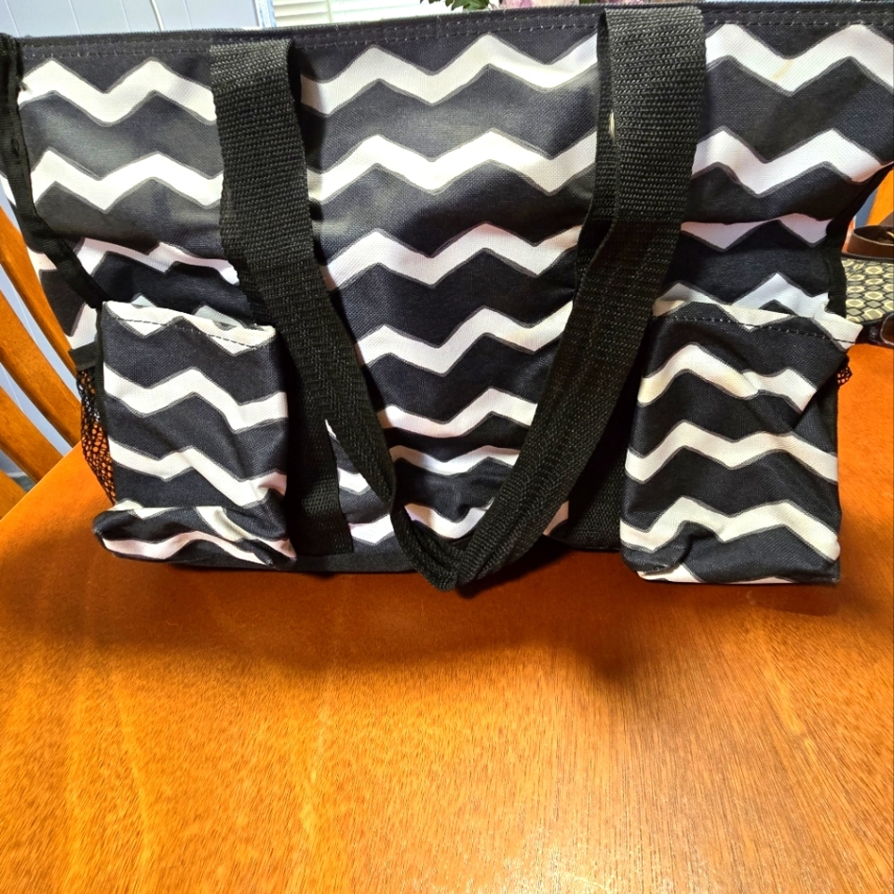 Chevron Black and White Tote Bag31 Brand With Zippwr